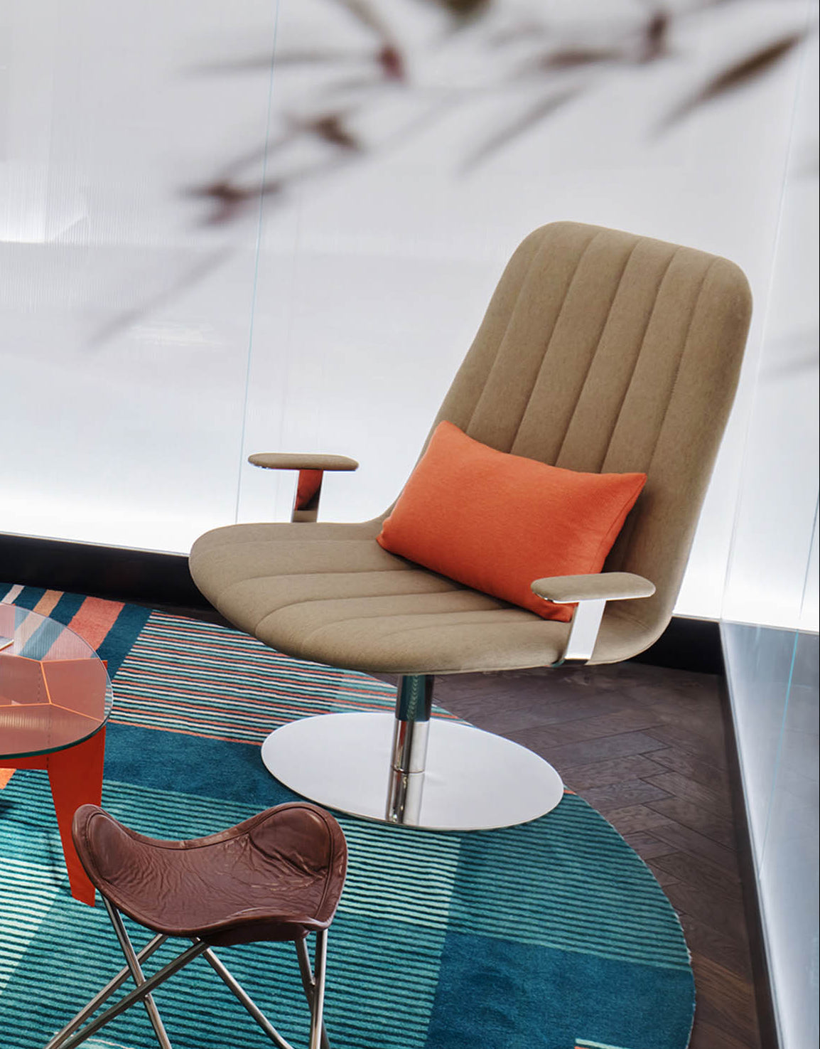 Plume Lounge Chair (Swivel Metal Base)