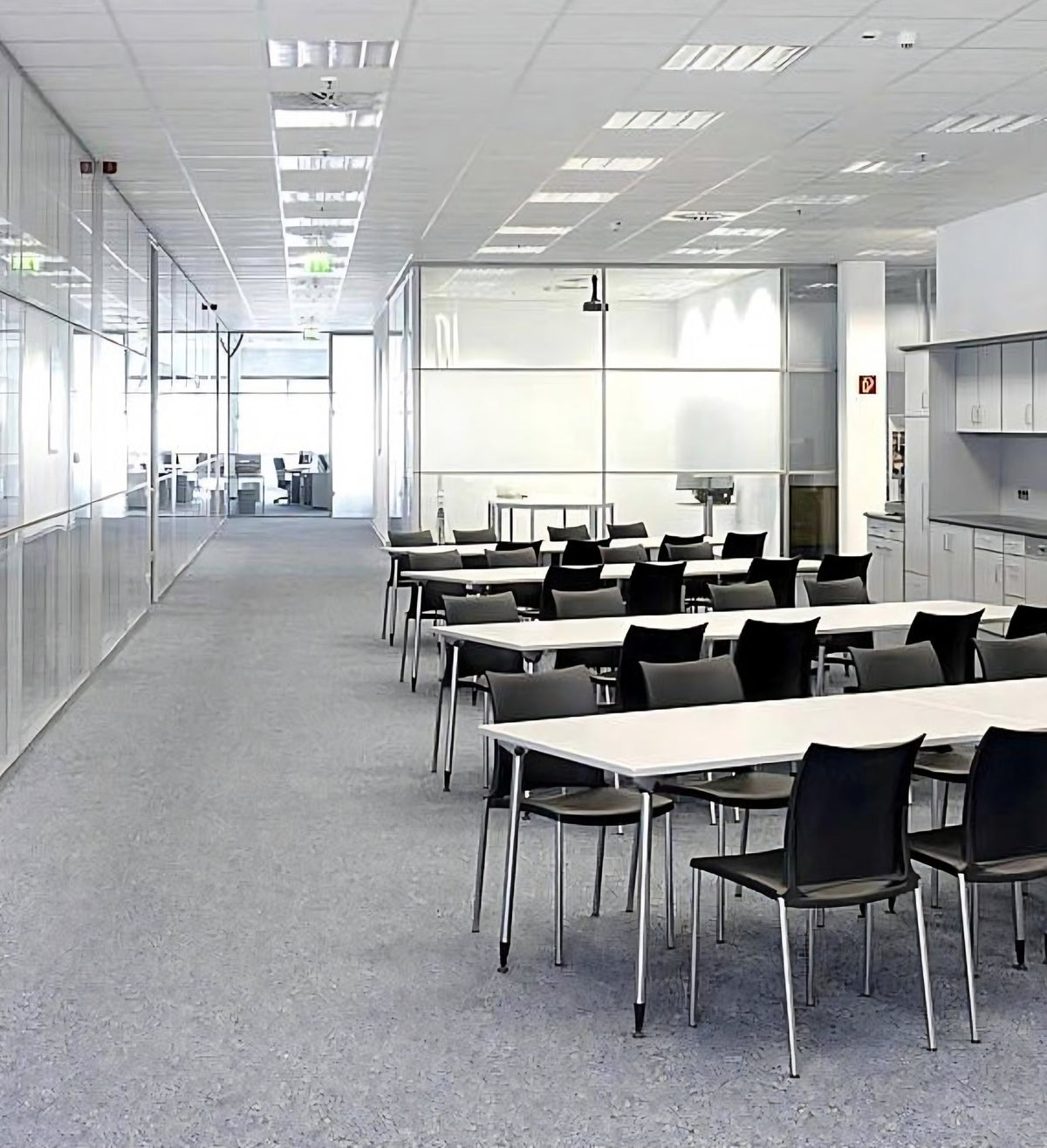 MATSU CHIC Faldo — Meeting and Training Table