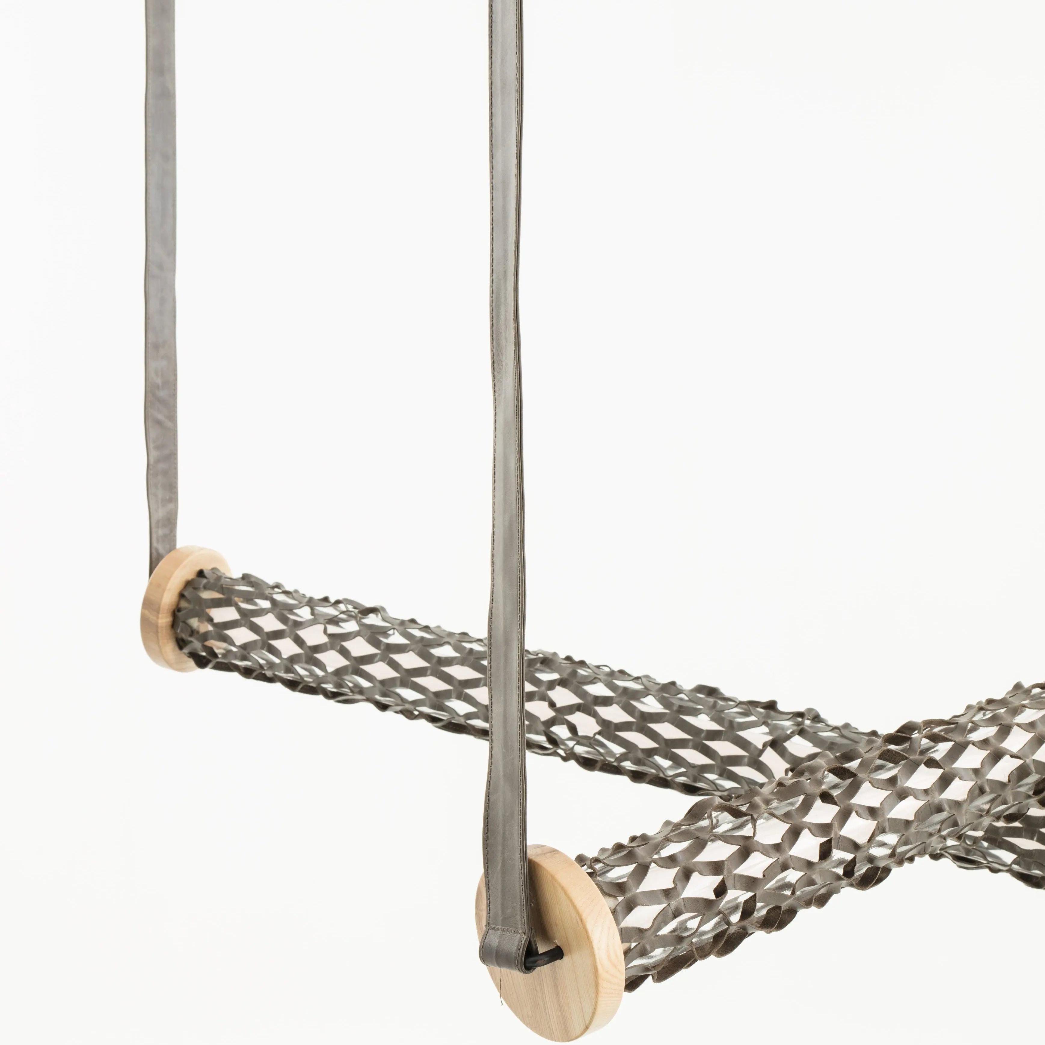 مصباح NOMAD Mesh من جلد الياك