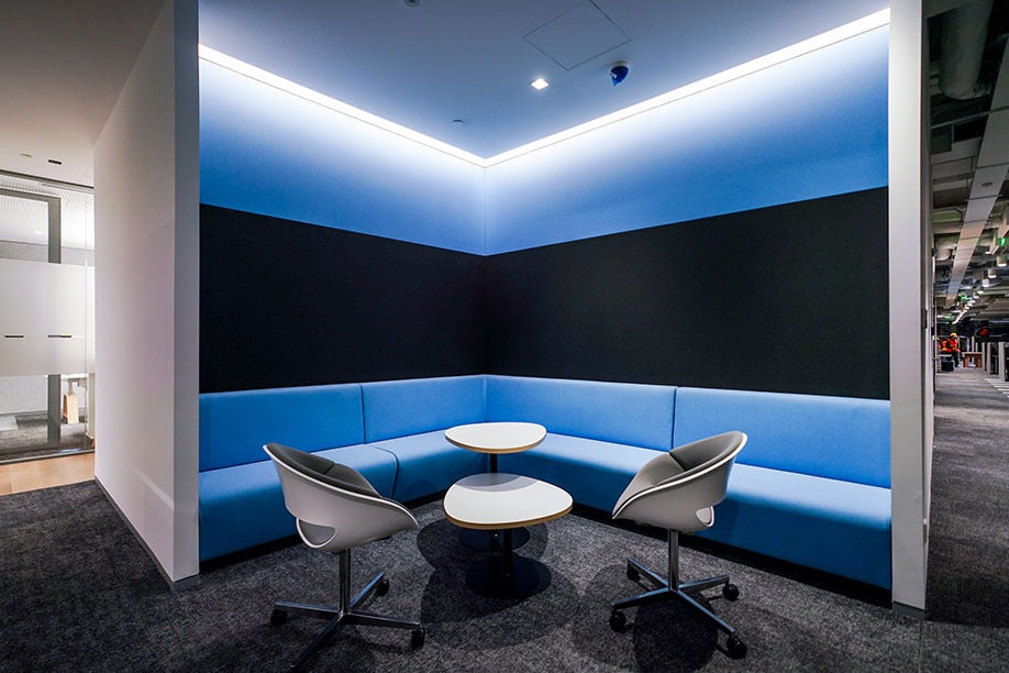 Clover Lounge Table by MATSU, conference and office table – view 5