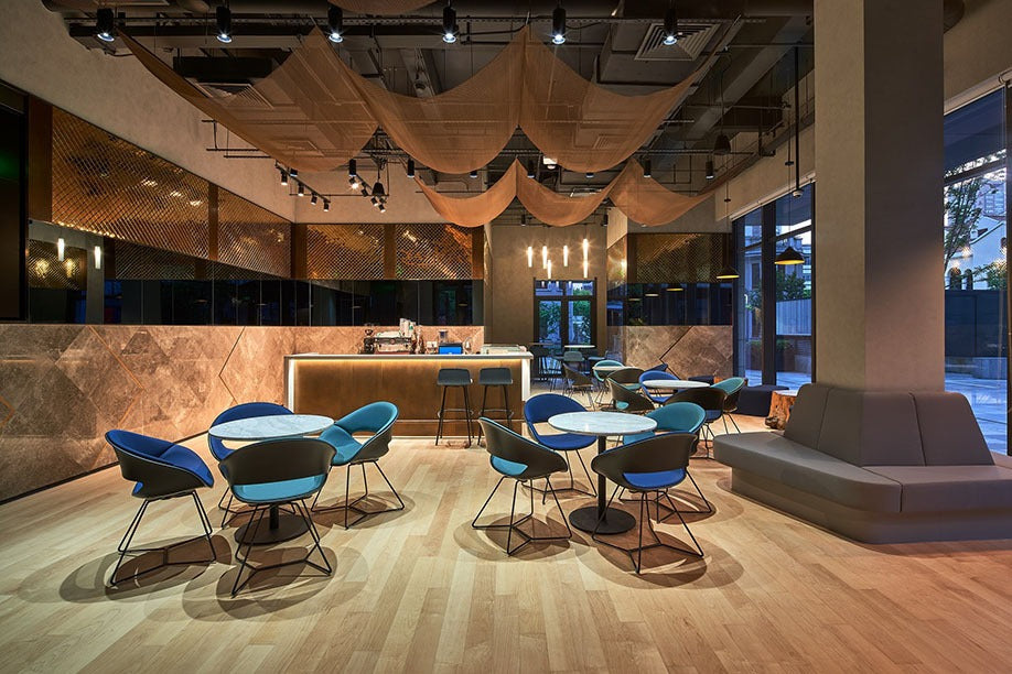Clover Lounge Table by MATSU, conference and office table – view 6