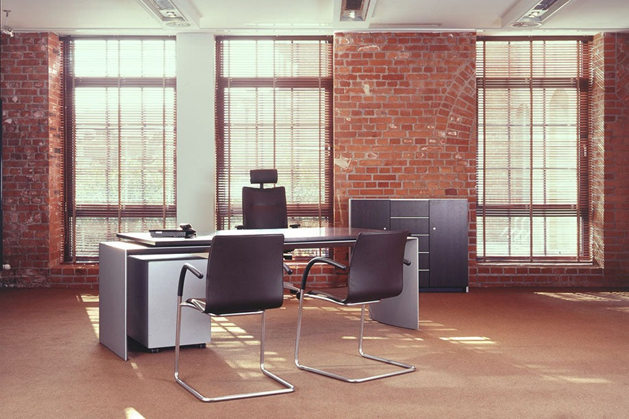 Impuls Executive Desk by MATSU – office desk