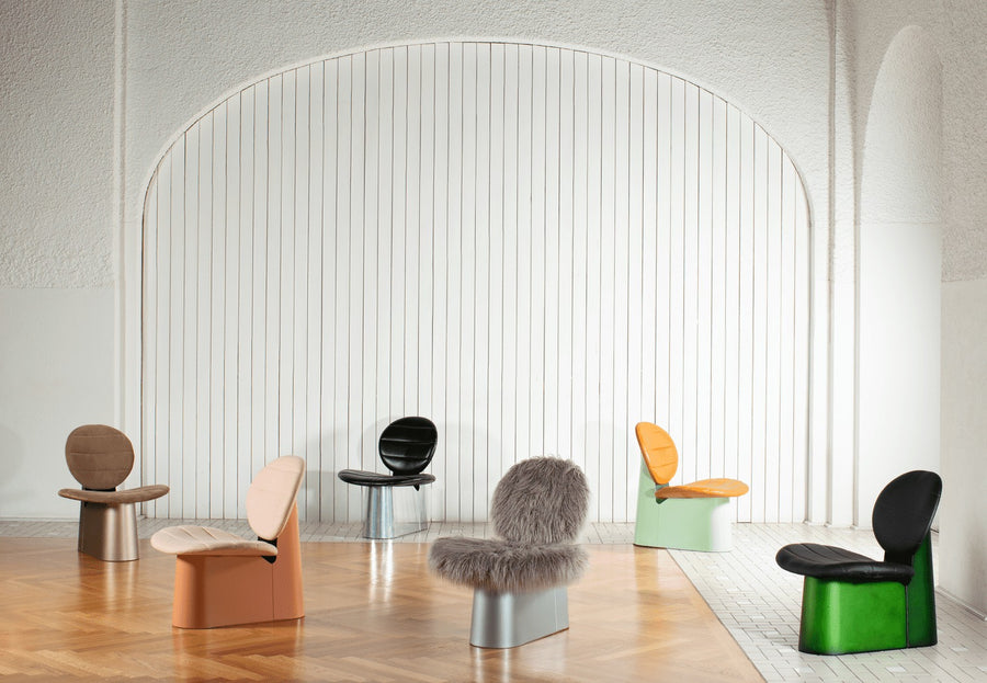 Pilota lounge chairs in different upholstery and frame colours in a bright hall