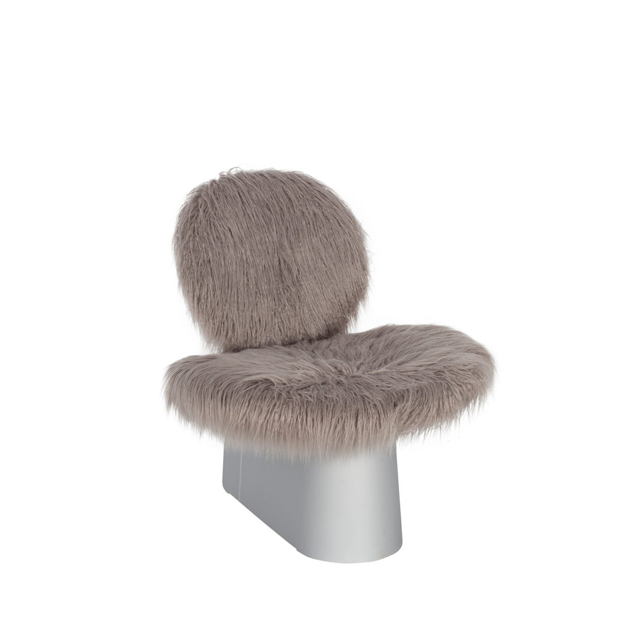 Pilota lounge chair in grey faux fur with white aluminium base – studio shot
